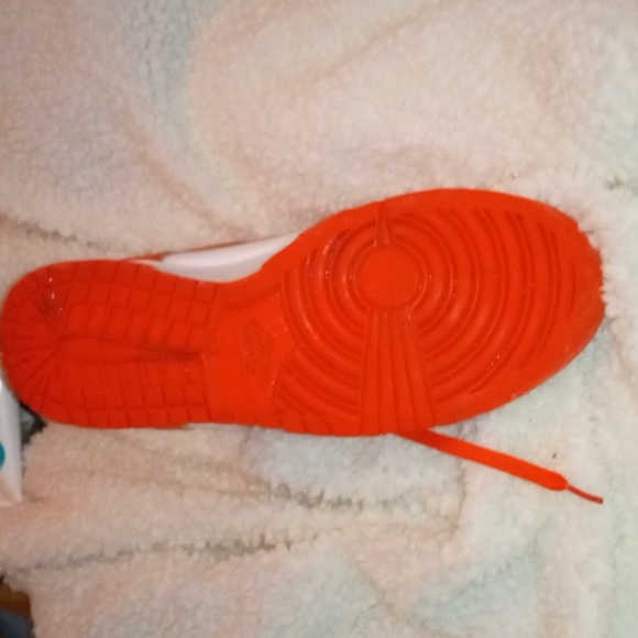 Nike Air Orange and white - Picture 5 of 5